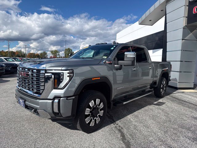 Used 2024 GMC Sierra 3500 Denali w/ Denali Reserve Package AWD/4WD image 3