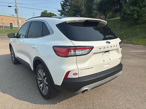 Certified 2022 Ford Escape Titanium AWD/4WD image 2