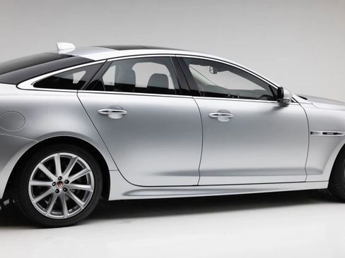 Used 2016 Jaguar XJ R-Sport RWD image 39
