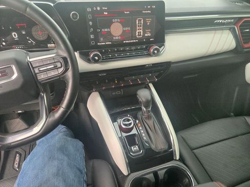 Used 2024 GMC Canyon AT4X AWD/4WD image 9