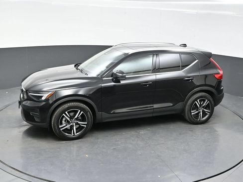 Used 2025 Volvo XC40 B5 Core AWD/4WD image 34