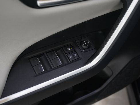 Used 2025 Toyota RAV4 Limited image 19