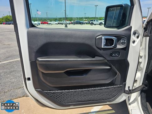 Used 2024 Jeep Wrangler Unlimited Sahara AWD/4WD image 11
