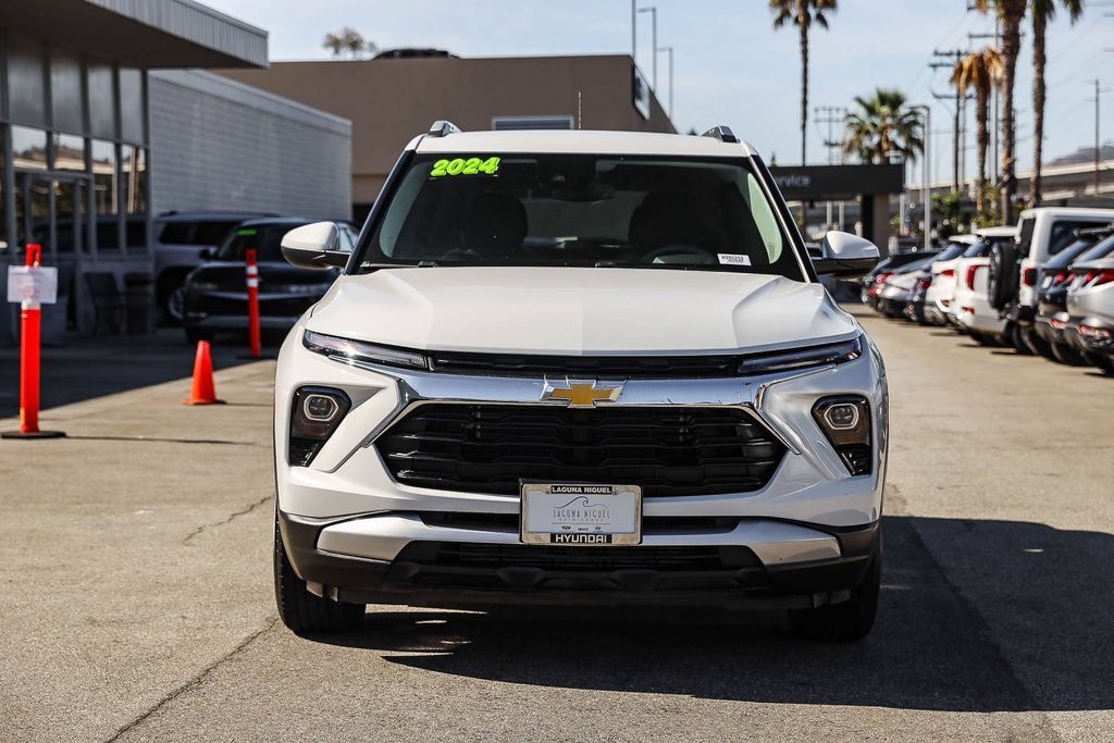 Used 2024 Chevrolet TrailBlazer LT FWD image 2