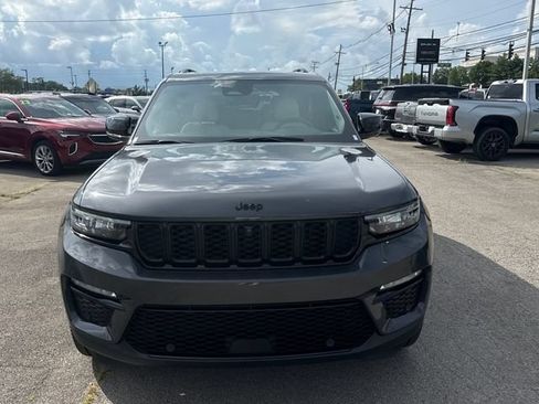Used 2025 Jeep Grand Cherokee Limited w/ Luxury Tech Group II AWD/4WD image 8