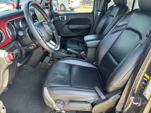 Used 2022 Jeep Wrangler Unlimited Rubicon w/ Safety Group image 5