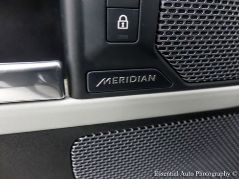 Used 2021 Land Rover Defender 110 SE image 24