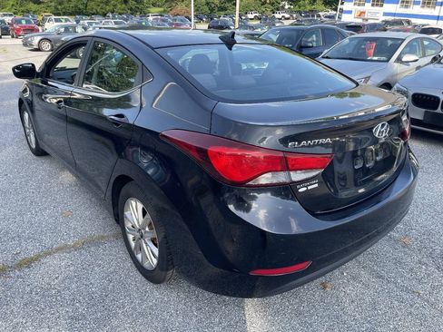 Used 2015 Hyundai Elantra SE w/ Option Group 03 FWD image 8