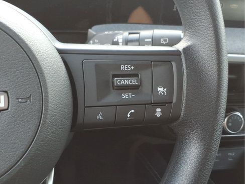 Certified 2025 Nissan Kicks SV AWD/4WD image 18