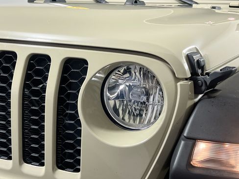 Used 2020 Jeep Gladiator Sport AWD/4WD image 11
