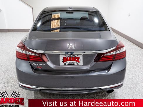 Used 2017 Honda Accord EX image 4