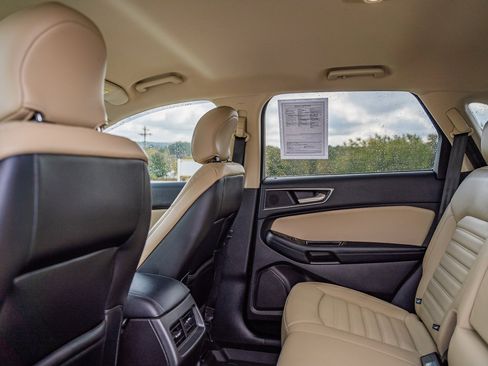 Certified 2017 Ford Edge SEL w/ Equipment Group 201A image 16