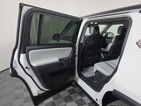 Used 2023 Rivian R1S Adventure AWD/4WD image 17