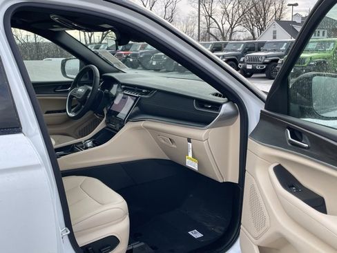 New 2025 Jeep Grand Cherokee Limited image 29