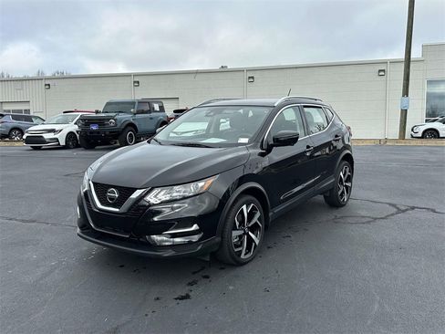 Used 2022 Nissan Rogue Sport SL image 3