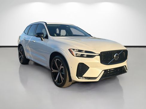 Used 2025 Volvo XC60 B5 Ultra w/ Climate Package image 7