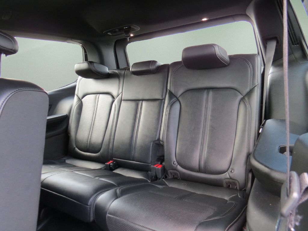 Used 2024 Jeep Wagoneer Series II w/ Flexible Seating Group RWD image 16