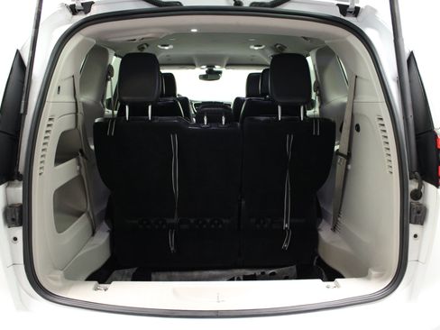 Used 2022 Chrysler Pacifica Touring-L FWD image 15