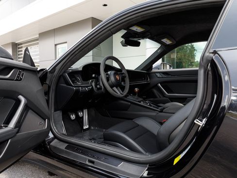 Used 2026 Porsche 911 Carrera T RWD image 41