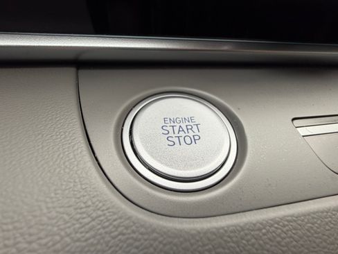 Used 2024 Hyundai Elantra SEL w/ Convenience Package FWD image 29