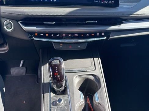 Used 2024 Cadillac XT4 Premium Luxury image 22