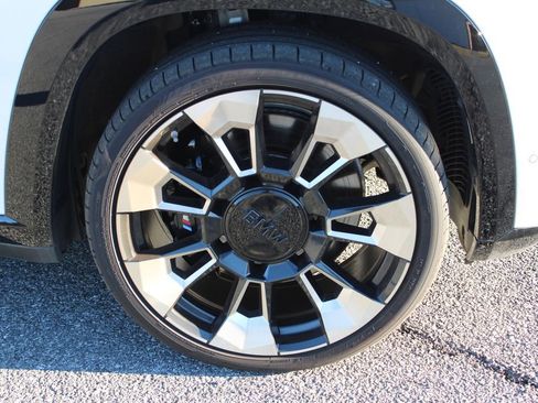 New 2023 BMW XM image 34