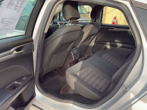 Used 2017 Ford Fusion SE w/ Fusion SE Technology Package image 27