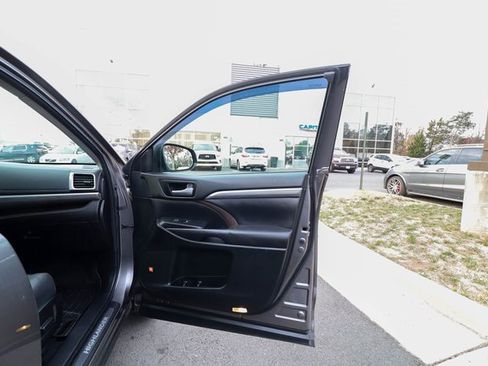 Used 2017 Toyota Highlander Limited image 46
