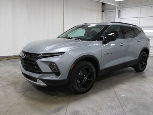 New 2025 Chevrolet Blazer LT w/ Midnight/Sport Edition image 4