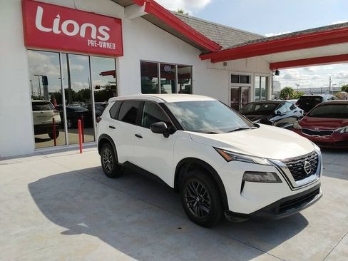 Used 2021 Nissan Rogue S FWD image 2