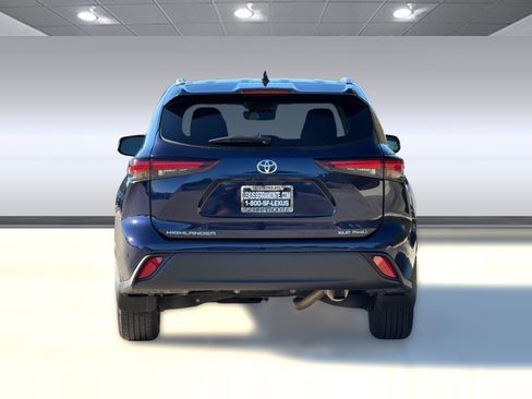 Used 2024 Toyota Highlander XLE image 9