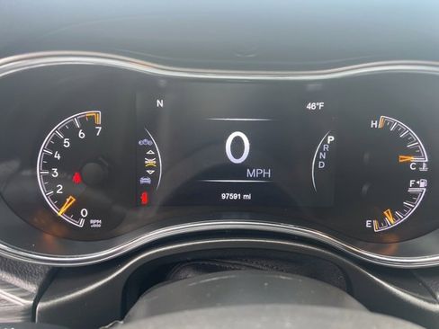 Used 2019 Jeep Grand Cherokee Altitude image 24