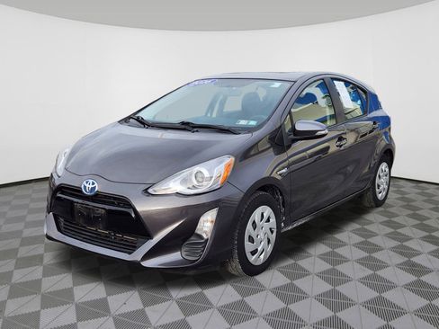 Used 2016 Toyota Prius C Two image 2