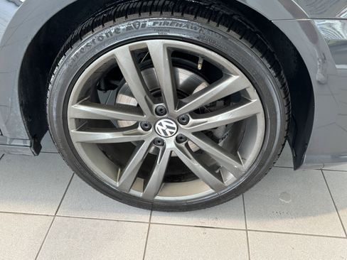 Used 2017 Volkswagen Passat 1.8T R-Line w/ R-Line Lighting Package FWD image 9