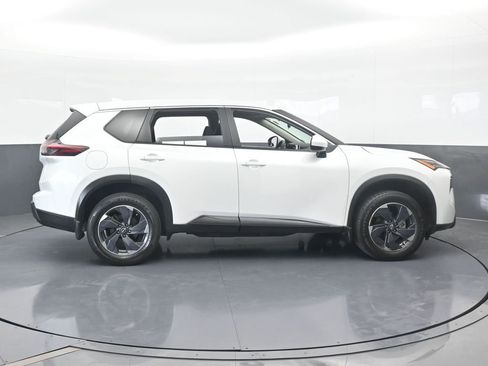 Used 2024 Nissan Rogue SV image 7