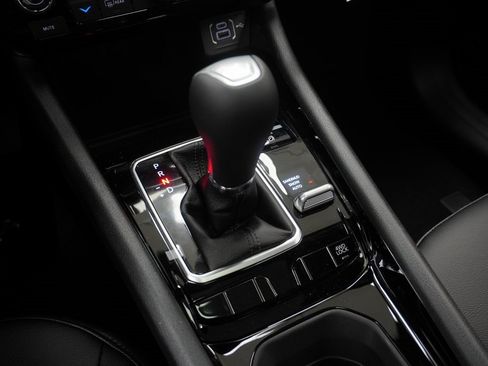 Certified 2024 Jeep Compass Limited w/ Sun and Sound Group image 31