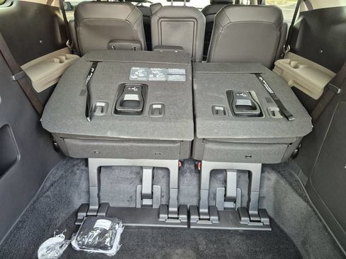New 2026 Kia Carnival EX FWD image 14