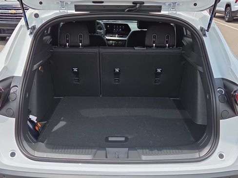 New 2026 Chevrolet Trax RS w/ Sunroof Package FWD image 13