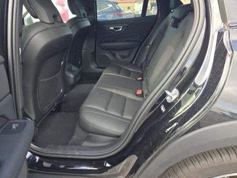 Used 2025 Volvo V60 B5 Cross Country Plus image 11