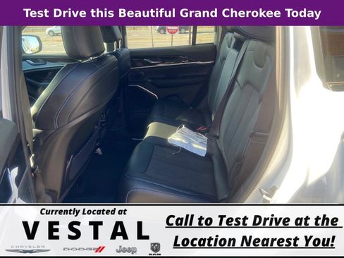 New 2023 Jeep Grand Cherokee Trailhawk image 15