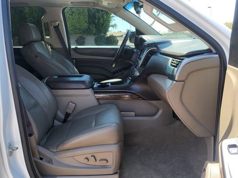 Used 2017 Chevrolet Suburban LT RWD image 24