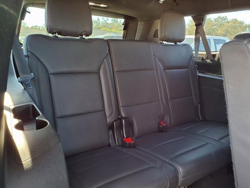 Used 2024 Chevrolet Suburban LT image 17