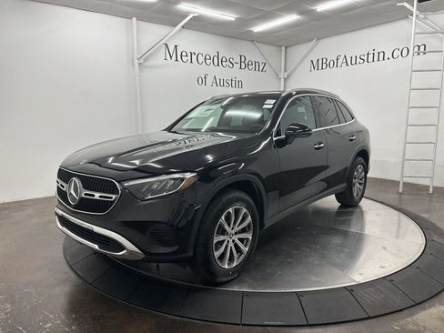 Used 2025 Mercedes-Benz GLC 300 4MATIC image 3