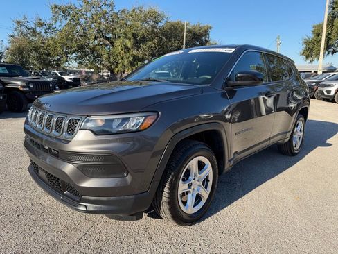 Used 2023 Jeep Compass Sport image 2