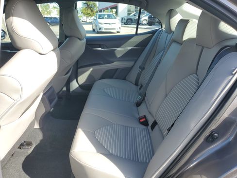 Used 2023 Toyota Camry SE image 10