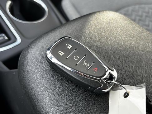 Used 2023 Chevrolet Equinox LT w/ Driver Convenience Package image 28