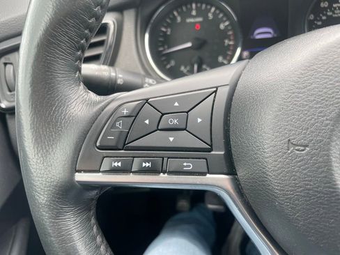 Used 2018 Nissan Rogue SV AWD/4WD image 44
