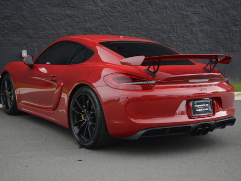 Certified 2016 Porsche Cayman GT4 RWD image 3