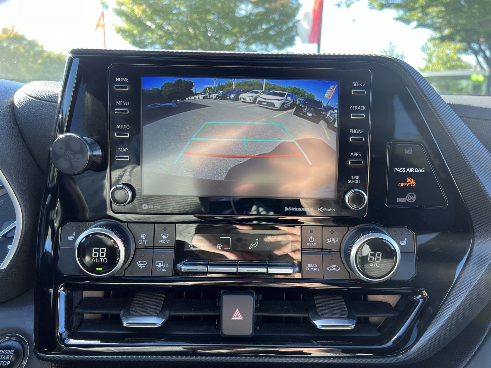 Used 2022 Toyota Highlander XSE AWD/4WD image 19