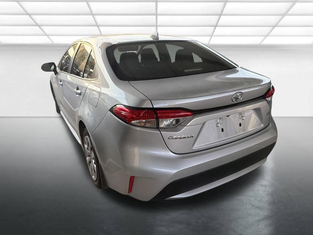 Used 2021 Toyota Corolla LE FWD image 4